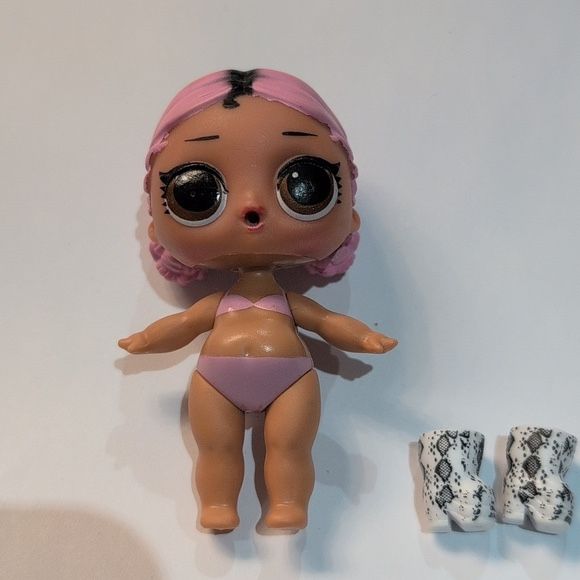 LOL Surprise Jet Set Cutie Doll with boots 