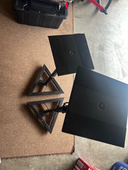 Stands for speakers (studio monitors)