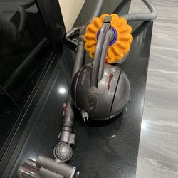 Dyson Vacuum 