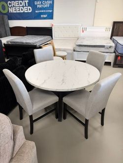 🪑 Brand New 5-PC Round Dining Set — $499 🔥