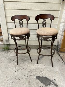 2 swivel barstools