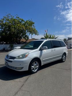 2005 Toyota Sienna XLE