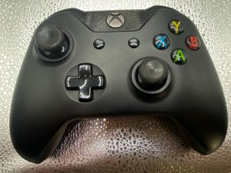 Microsoft Xbox One Wireless Controller Model 1708 Black W/Rechargeable Battery  Rubber on the left joystick is coming off but the controller still wor