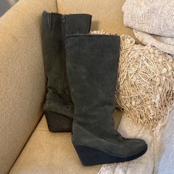 BearPaw Wedged Boots  Size 8 
