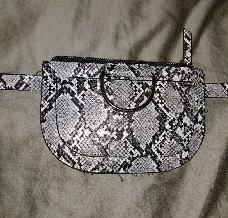 Belt purse π
In great condition
Obo