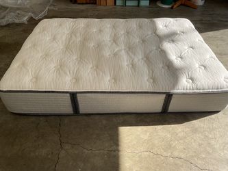 Full size beauty rest hybrid mattress and mattress topper for sale