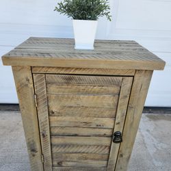 Beautiful rustic side table nightstand with drawers! (1)