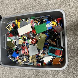 18 Gallon Bin Of Lego Pieces 