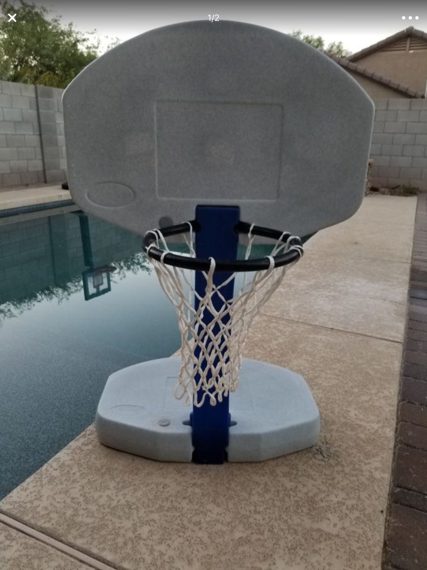 Swimways Basketball pool hoop