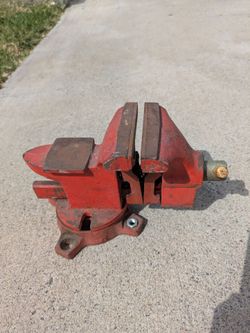 Bench Mechanical Vise. Perfect for your workstation.