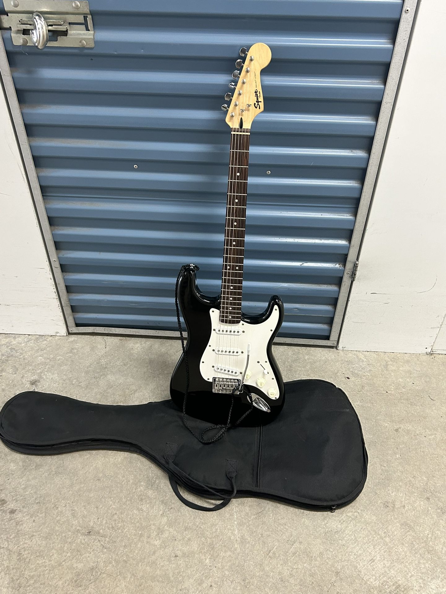 Fender Squier Strat Right Handed Black & White Electric Guitar With Soft Gig Bag
