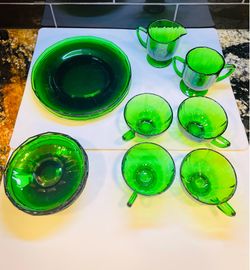 Vintage and stunning! New Martinsville/Viking glass “ Addie” depression glass in emerald set
