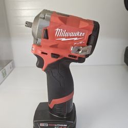 MILWAUKEE M12 3/8 STUBBY W/ 4.0 BATT.