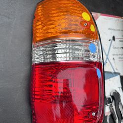2001-2004 Toyota Passenger Side Brake Light Rear Lamp