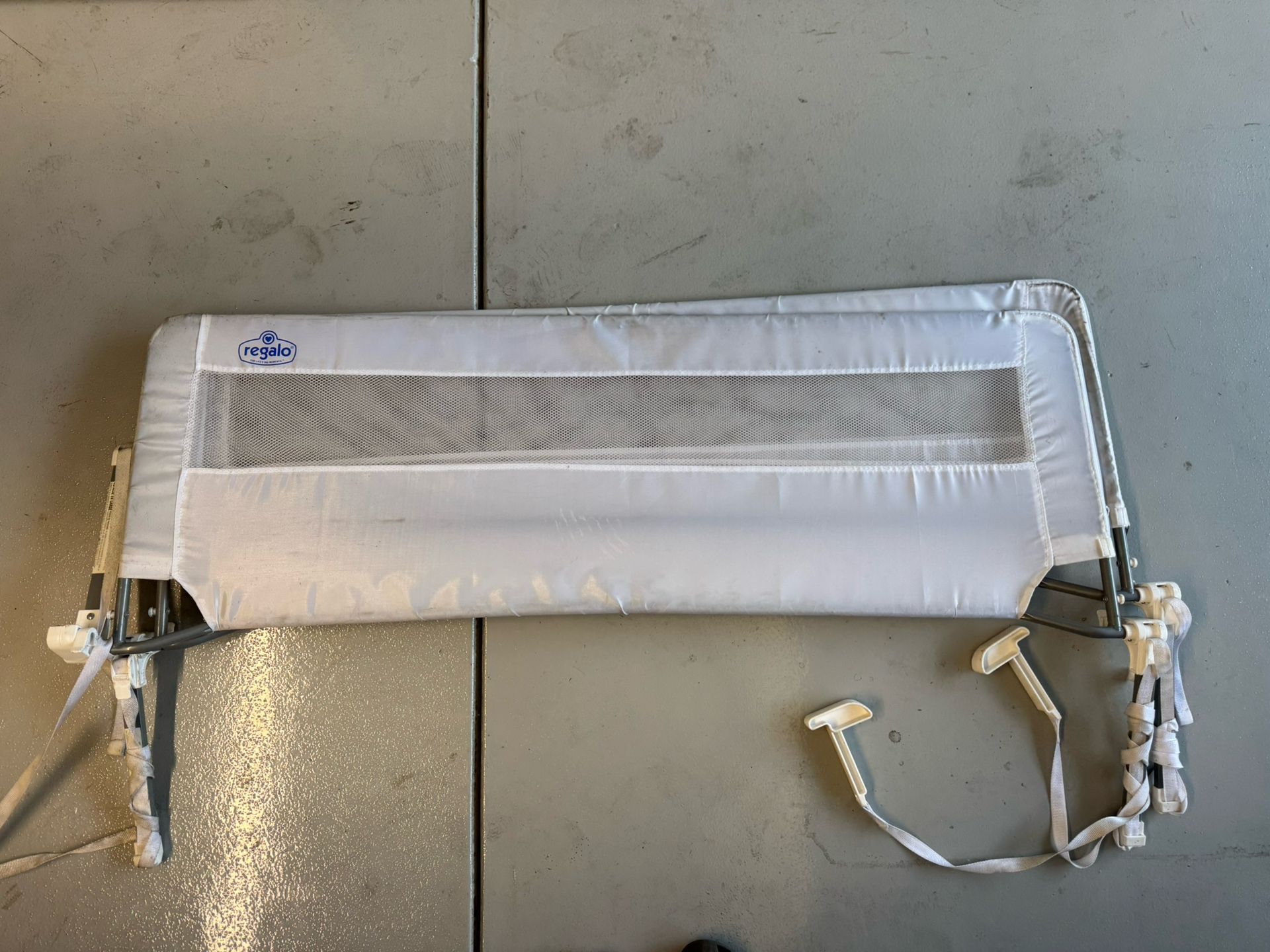 Swing down bed rail guard 54” Brand Regalo.