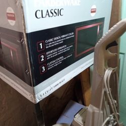1000 Watt New IN BOX Microwave 