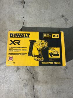 DEWALT 20V MAX XR 18-Gauge Narrow Crown Stapler Kit