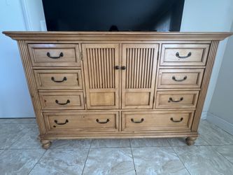 Dresser / Credenza