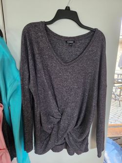 Ladies soft grey long sleeve top. Sz lg. Express