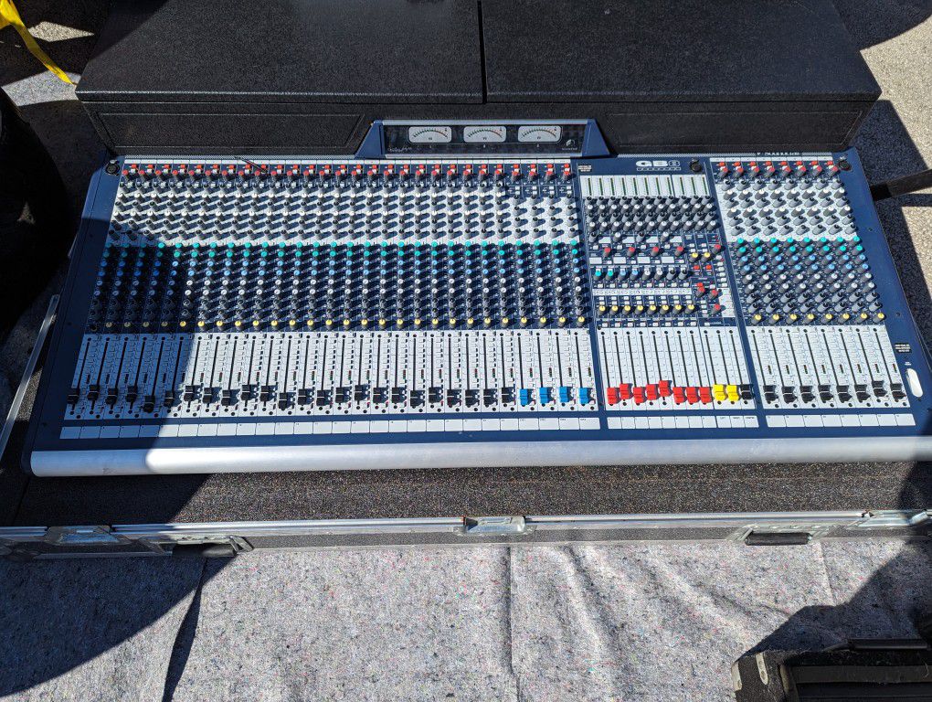 Soundcraft Gb8 32 channel Mixer Like New