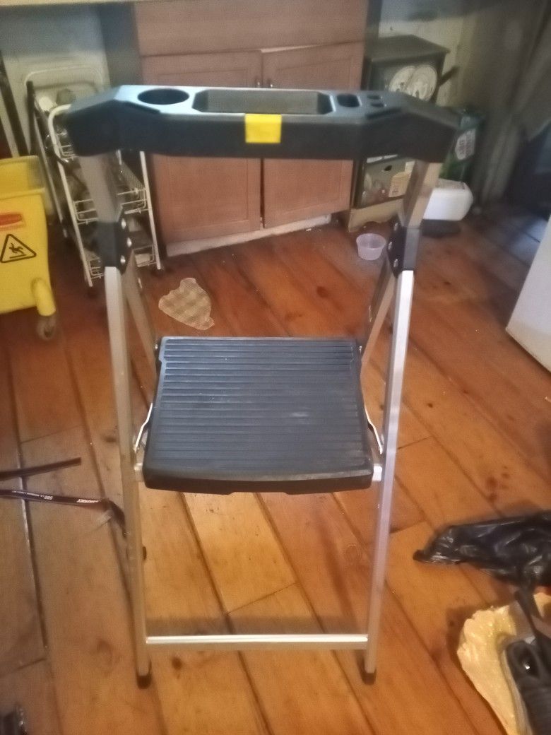 STEP LADDER( East Bottom)