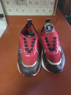 Louis Vuitton's WOMANS SIZE 8 SNEAKS