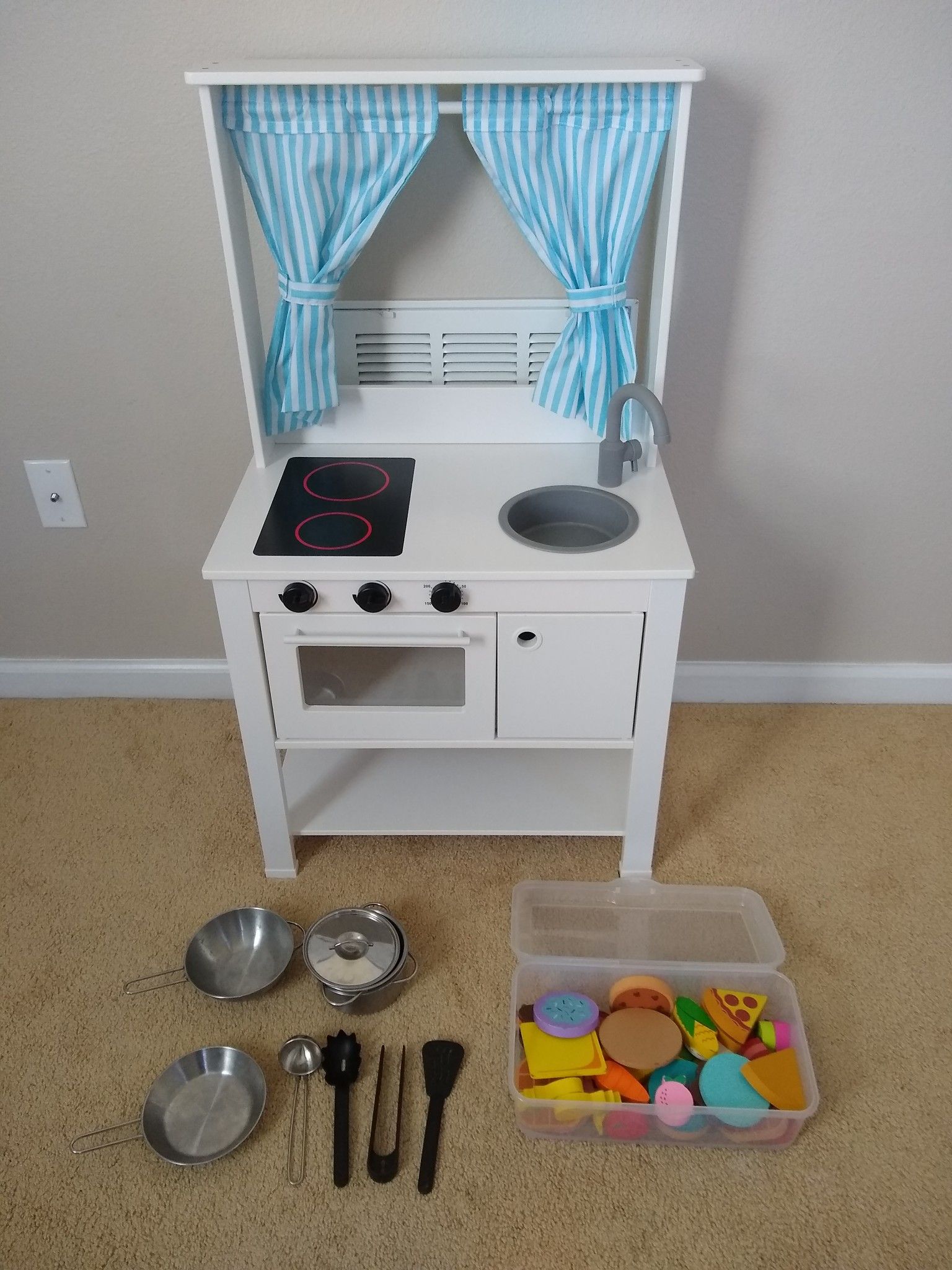 Ikea kitchen/theatre set with accessories