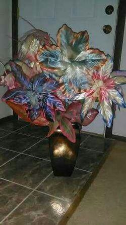Large Floral in large glass vase! Haegar Brand 2001