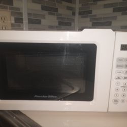 Like New Microwave Oven