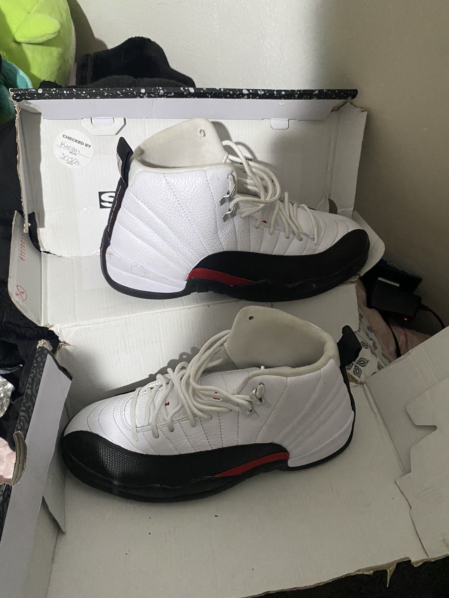 Jordan Men's Retro Taxi Flip White/Gym Red-Black