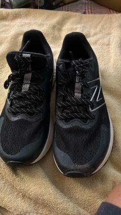 Tennis shoes