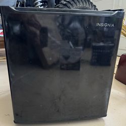 Insignia Mini fridge 1.7 CF