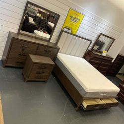 BEDROOM SETS IN KING OR QUEEN!!! $50 DOWN AND 90 DAYS SAME AS CASH!!! SAME DAY DELIVERY!!! GREAT QUALITY FURNITURE AND THE BEST PRICES IN FLORIDA!!! 