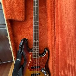 American Custom-Shop Made 1988 Fender  ‘62 Reissue Jazz Bass Sunburst with Tweed Case