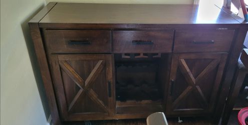 Buffet table and dining table hablo español