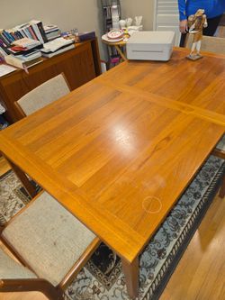 Great mid-century modern dining table and 4 chairs