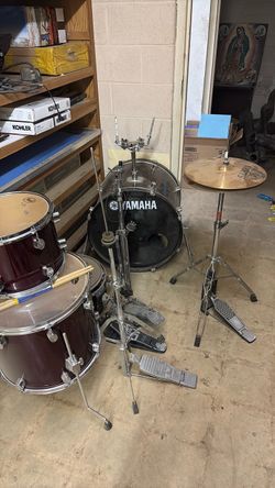 Yamaha drum set