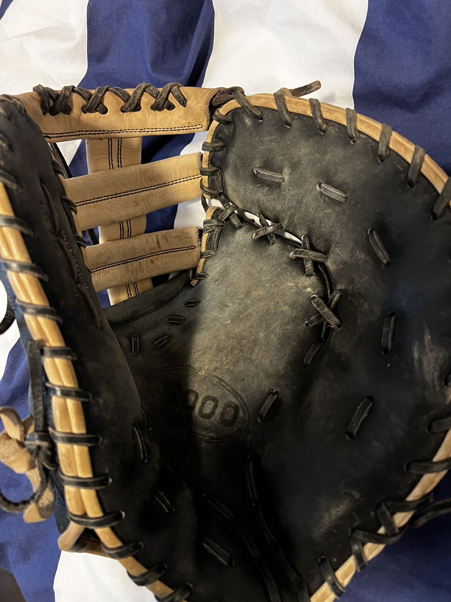 A2000 Firstbase Glove
