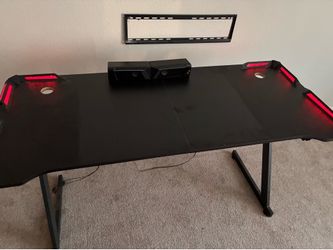 Gaming desk