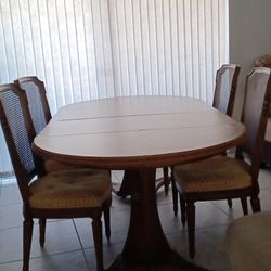 Wood Dining Room Table & Chairs 