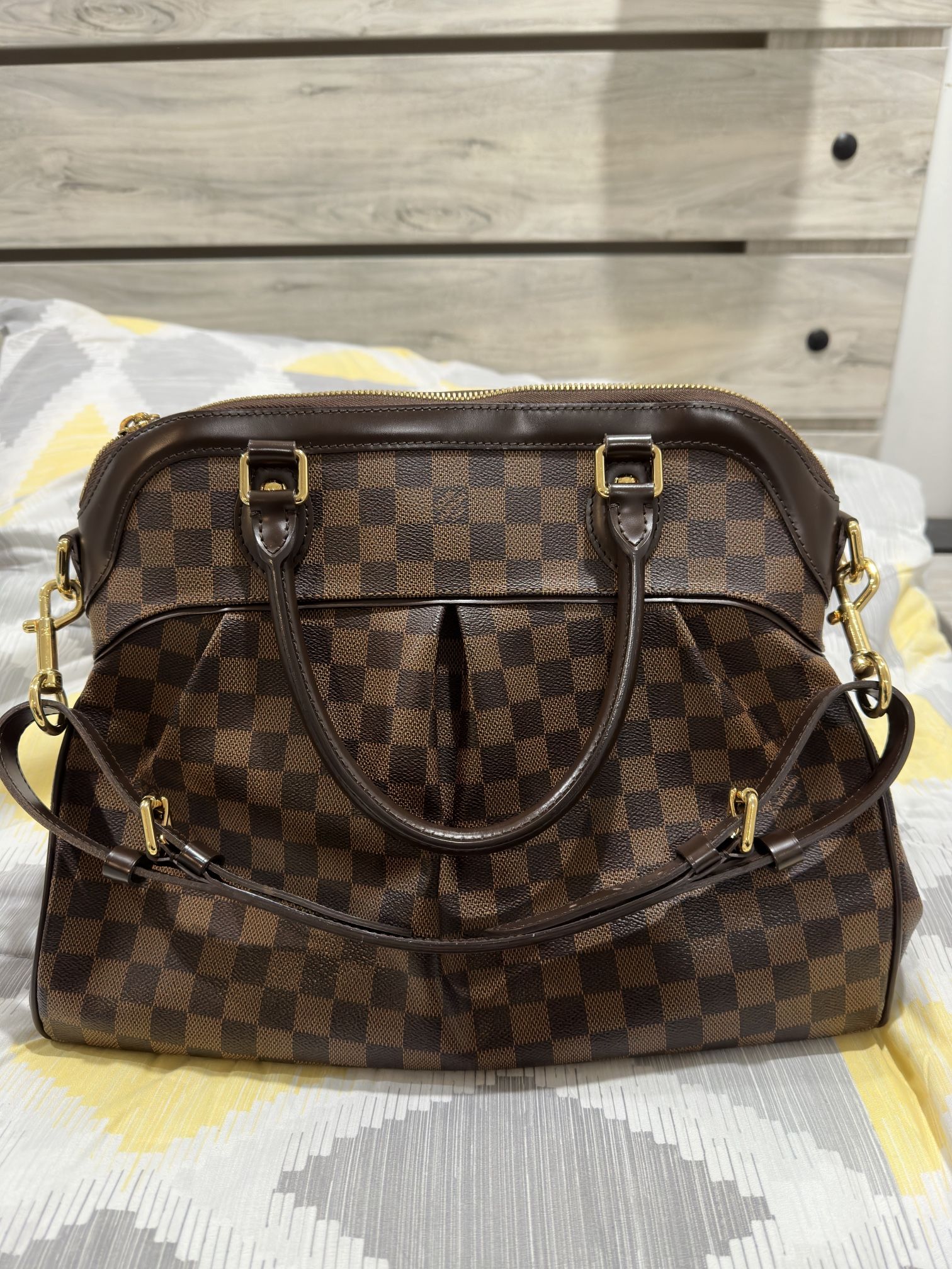 AUTHENTIC LOUIS VUITTON PURSE for Sale in Huntington Beach, CA OfferUp