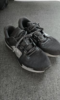 Nike Air Zoom Vomero 16, mens 10, black metallic silver.