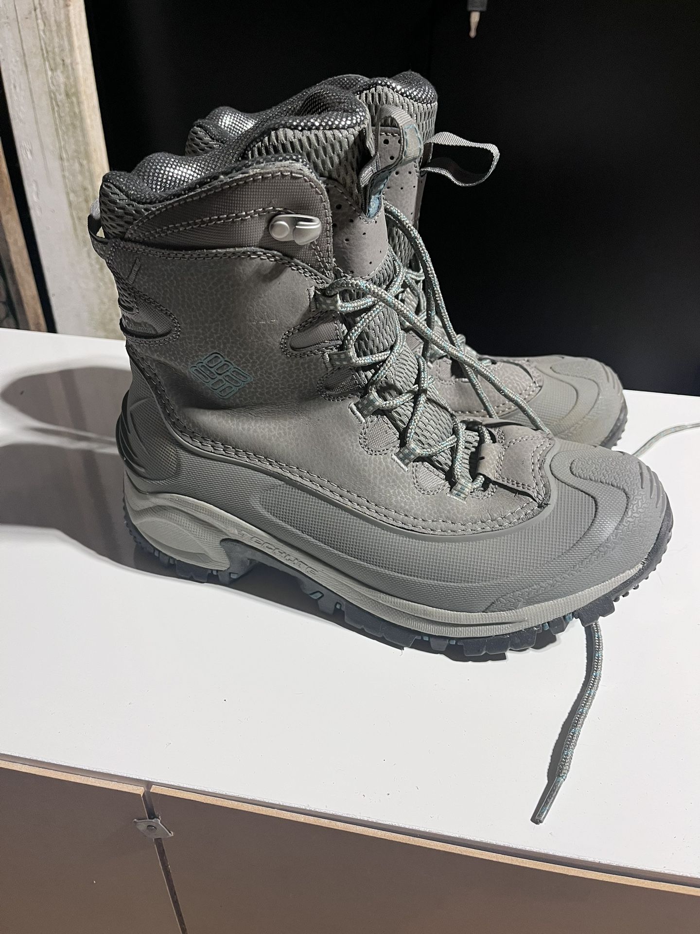 Columbia Winter Hiking Boots. Size 8