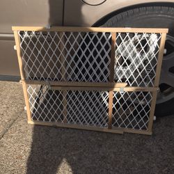 New Adjustable Compression Safety Gate Only $20 Fine