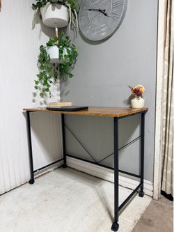 Desk, Escritorio