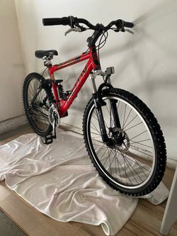 Motiv Vortex Mountain Bike-26”-$115