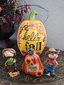 ✅️ Fall/ Autumn 4pc Home Decor• Pumpkin 10"• Figurines 4"• Great Condition• $15firm