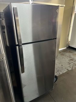 TOP FREEZER GE REFRIGERATOR STAINLESS STEEL
