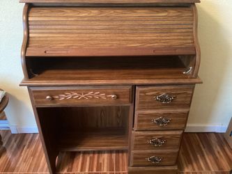 Beautiful Wood Desk With Roll Top