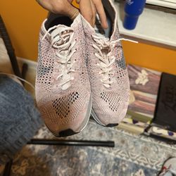 Nike Flyknit Racer Pink Low Sneaker Breathable Lightweight FlyKnit Rubber size 8.5